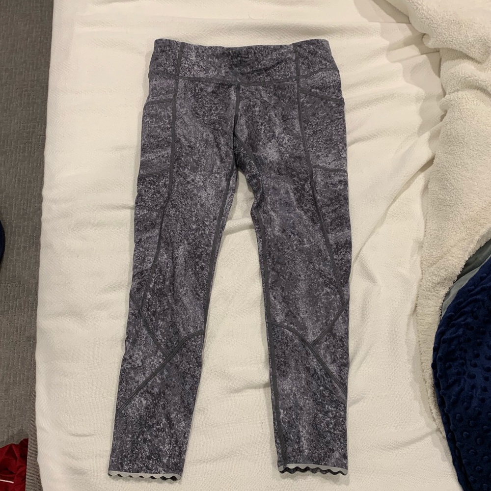 Lululemon gray camo legging scalloped